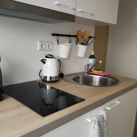 Super Mini Loft With Outdoor Pool. شقة